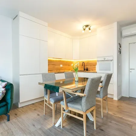 Διαμέρισμα With Parking Space Kastel Sucurac, - 23868