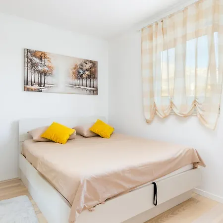 Διαμέρισμα With Parking Space Kastel Sucurac, - 23868 *